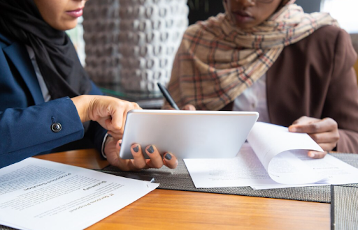 الصورة: مراجعة مؤسسية للوثائق المالية